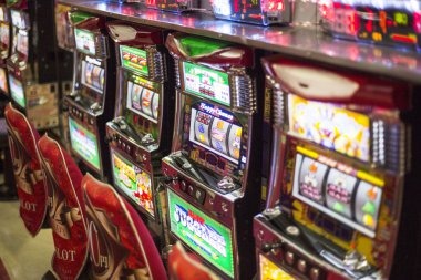 cnnslot mobile app interface showing slot games and sports markets on Android and iOS