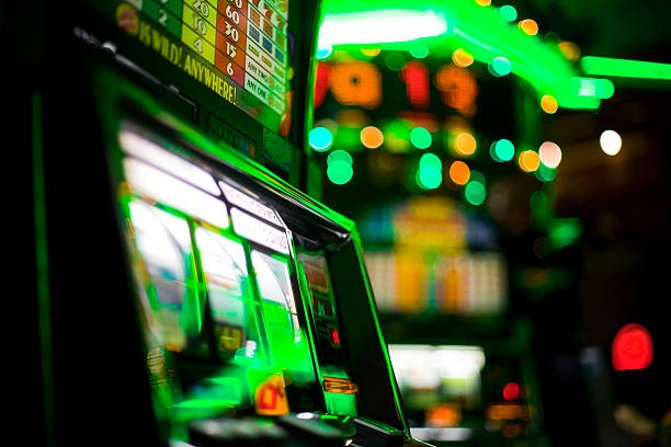cnnslot Aviator crash game interface displaying real-time multiplier, cash-out button, and live leaderboard of player positions